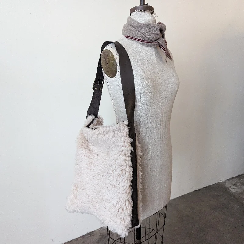 Vintage-Modern Style Offers Shearling Carry all with zipper Your Perfect Bag At The Perfect Price Vintage-Modern Style Offers Shearling Carry all with zipper Your Perfect Bag At The Perfect Price