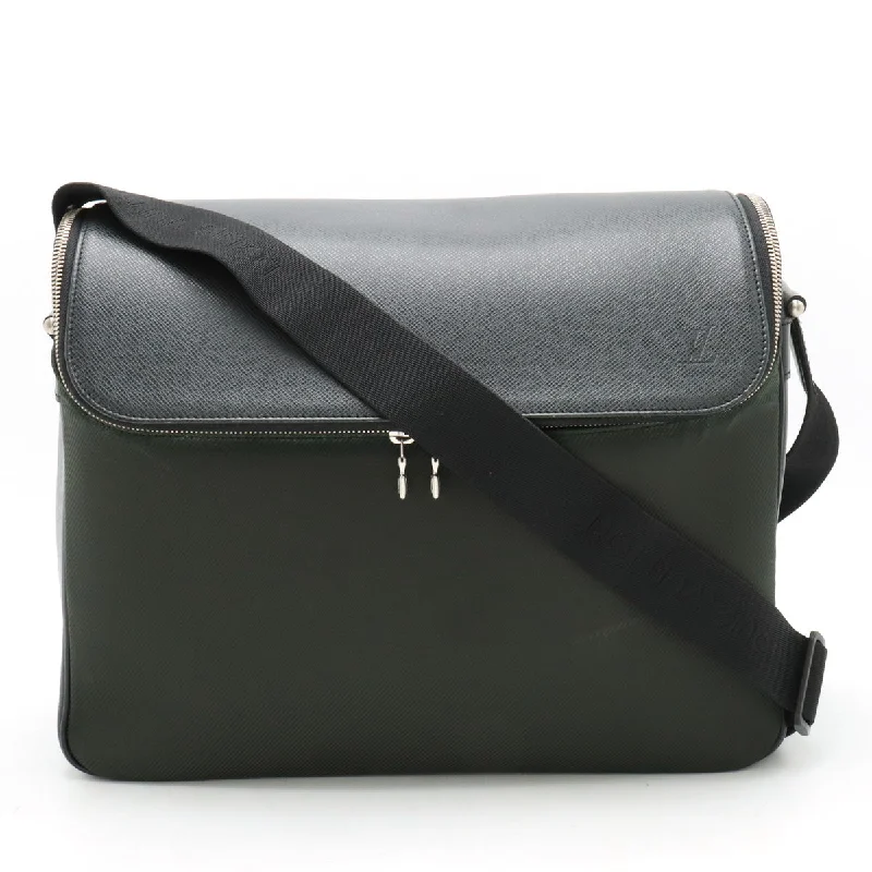 Embrace New Fashion Louis Vuitton Taiga Leather Nylon Messenger Bag M30862 High-End Handbags At Affordable Prices Embrace New Fashion Louis Vuitton Taiga Leather Nylon Messenger Bag M30862 High-End Handbags At Affordable Prices