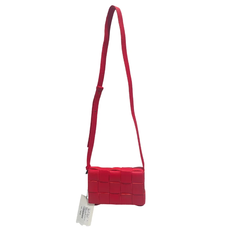 BOTTEGA VENETA/Bag/Leather/RED/cassette shoulder bag Grab Stylish Bags Before They Sell Out BOTTEGA VENETA/Bag/Leather/RED/cassette shoulder bag Grab Stylish Bags Before They Sell Out