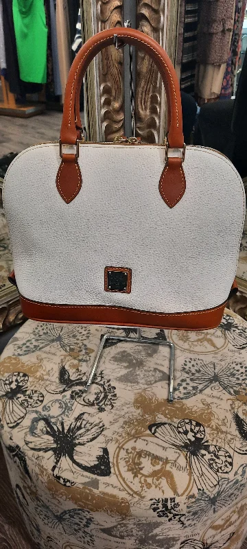 Dooney & Bourke Pebbled Leather Zip Zip Top Handle Handbag with Removeable Crossbody Strap Premium Handbags At Unbeatable Markdowns Dooney & Bourke Pebbled Leather Zip Zip Top Handle Handbag with Removeable Crossbody Strap Premium Handbags At Unbeatable Markdowns