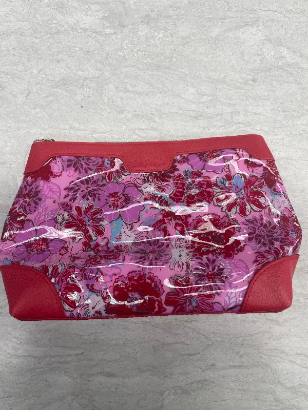 Trendy Threads Makeup Bag By Lilly Pulitzer Statement Handbags At Unbeatable Discounts Trendy Threads Makeup Bag By Lilly Pulitzer Statement Handbags At Unbeatable Discounts